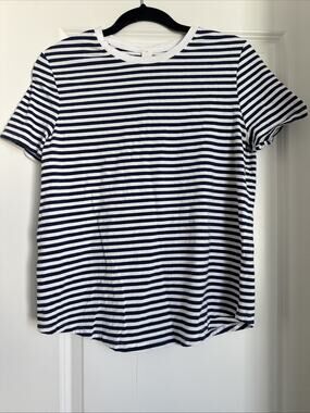 LULULEMON Women's Love Crewneck T Shirt Tee Blue White Short Sleeve Size 6 EUC